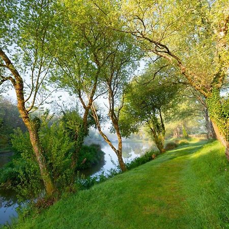 Our Kingfisher 34-4 Persons With Private Hot Tub-Pet Friendly-Tranquil Holiday Away From It All Yet Not Far From St Austell- The Holiday Home Has Two Bedrooms, Living And Dining Area, Equipped Kitchen-Decking-Outdoor Furniture-Fishing Lakes-Perfect Grampound エクステリア 写真